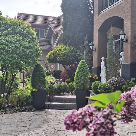 Villa Bellissimo Frantalia - La Galleriseum Versaliere Келоуна Экстерьер фото