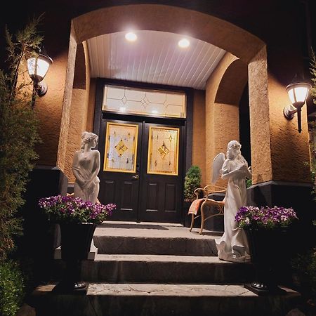 Villa Bellissimo Frantalia - La Galleriseum Versaliere Келоуна Экстерьер фото