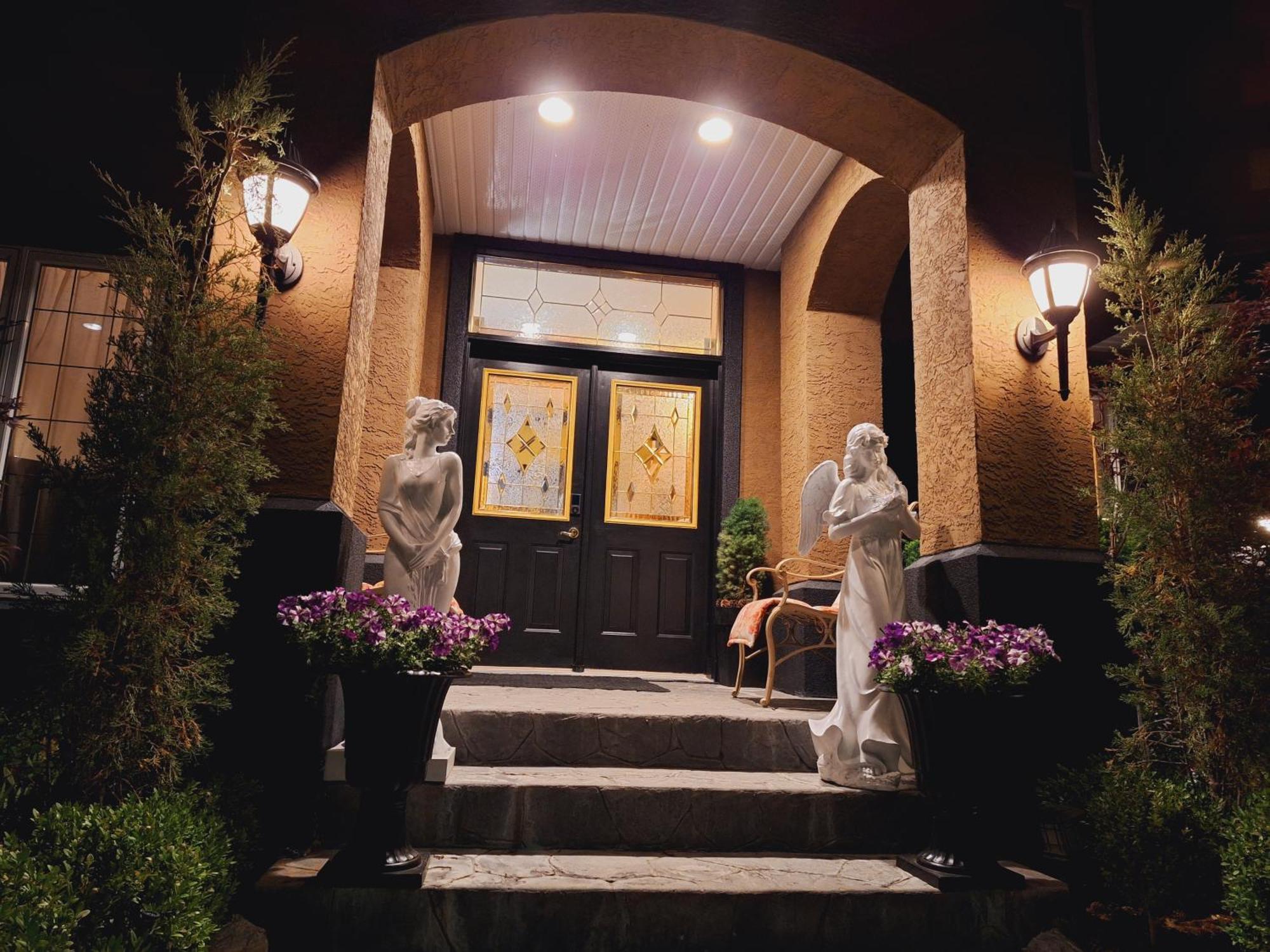 Villa Bellissimo Frantalia - La Galleriseum Versaliere Келоуна Экстерьер фото